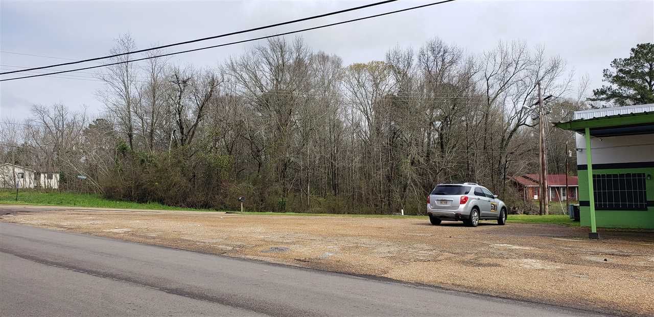 2011 Monticello St, Hazlehurst, MS 39083